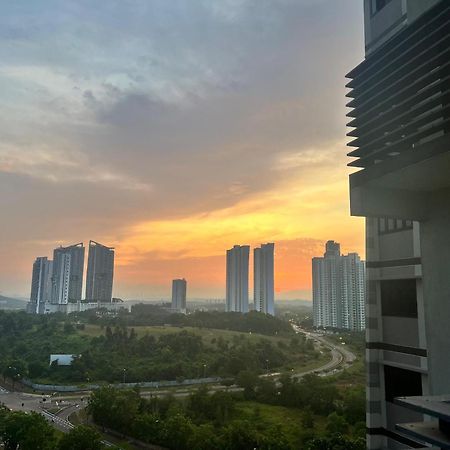 D Bunga مسلم Homestay Pool View Legoland Nusajaya Нусаджайя Экстерьер фото