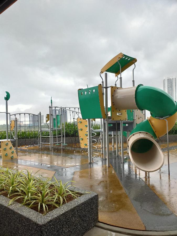D Bunga مسلم Homestay Pool View Legoland Nusajaya Нусаджайя Экстерьер фото