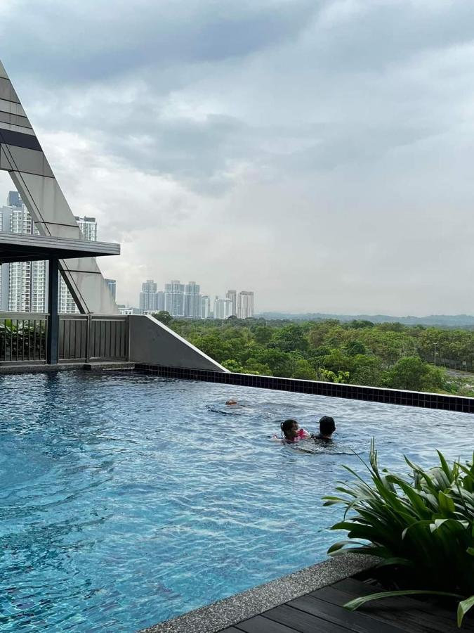 D Bunga مسلم Homestay Pool View Legoland Nusajaya Нусаджайя Экстерьер фото