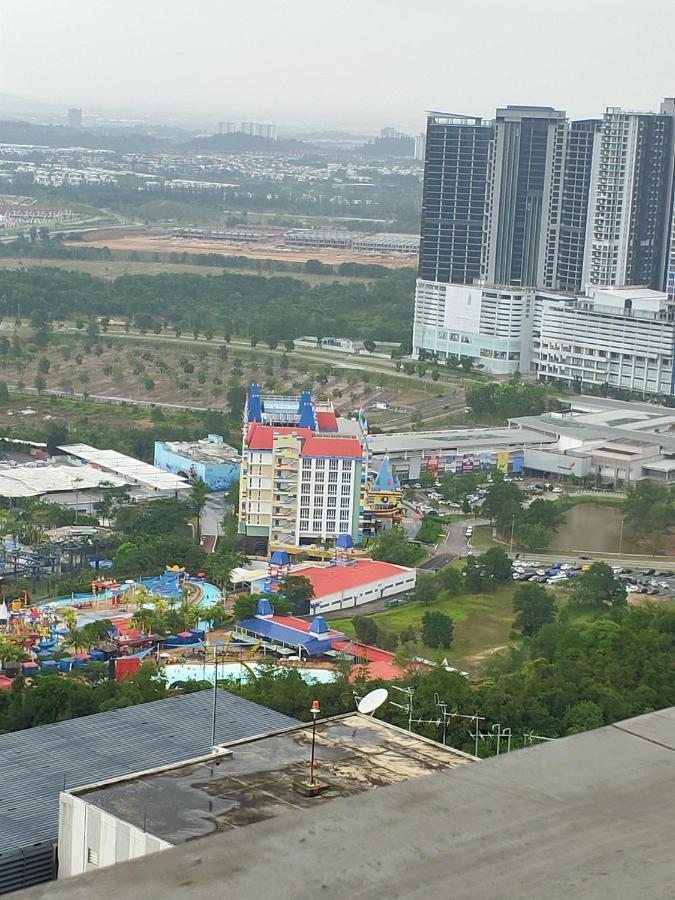 D Bunga مسلم Homestay Pool View Legoland Nusajaya Нусаджайя Экстерьер фото