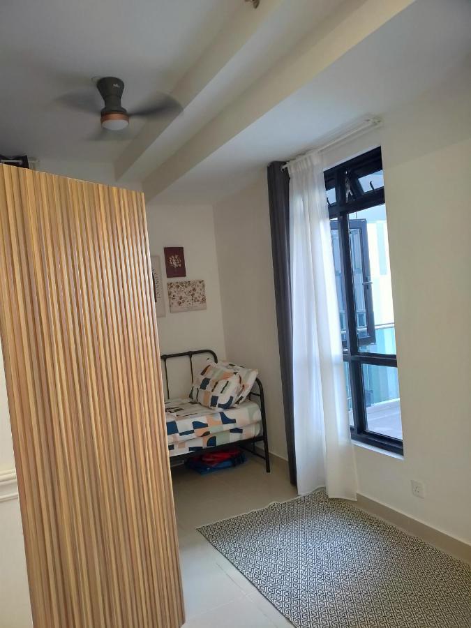D Bunga مسلم Homestay Pool View Legoland Nusajaya Нусаджайя Экстерьер фото
