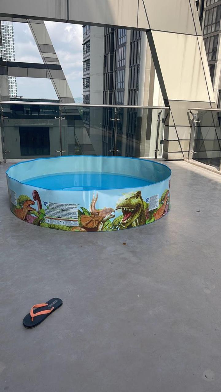 D Bunga مسلم Homestay Pool View Legoland Nusajaya Нусаджайя Экстерьер фото