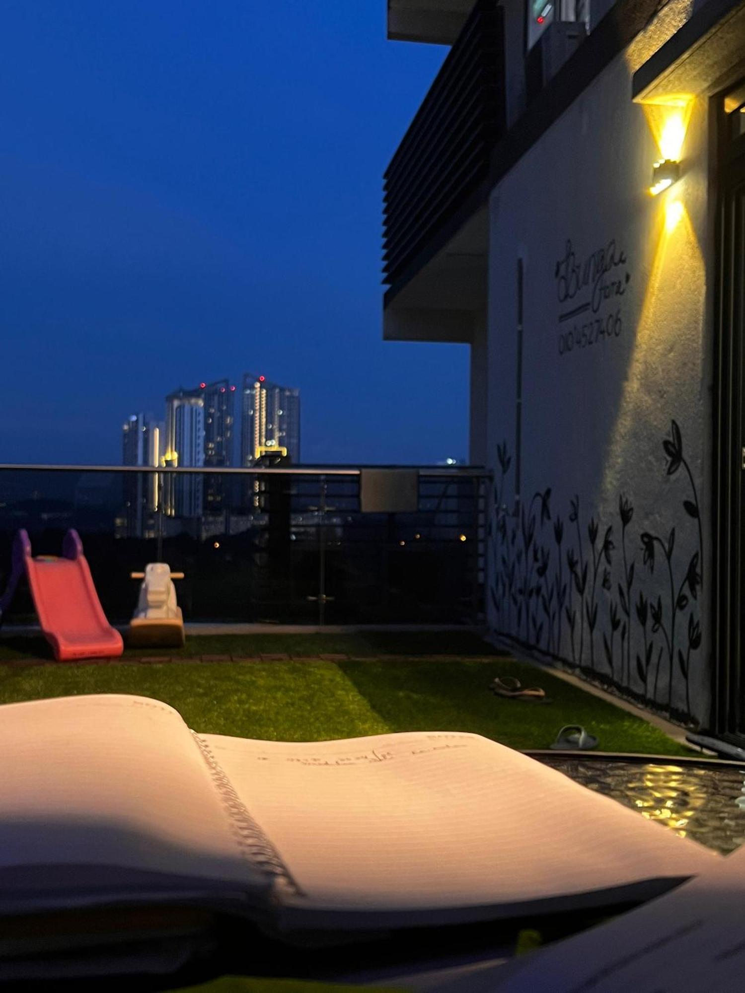 D Bunga مسلم Homestay Pool View Legoland Nusajaya Нусаджайя Экстерьер фото